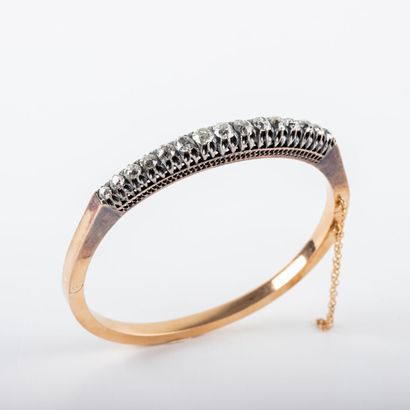 null Hinged demi-jonc bracelet, topped with old-cut diamonds, approx. 2 carats, 18K...