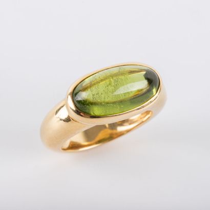 18K gold cabochon green stone ring 
Gross...