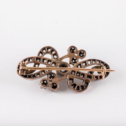null Entrelacs" brooch, rose-cut diamonds, 18K gold and silver setting.
Late 19th...