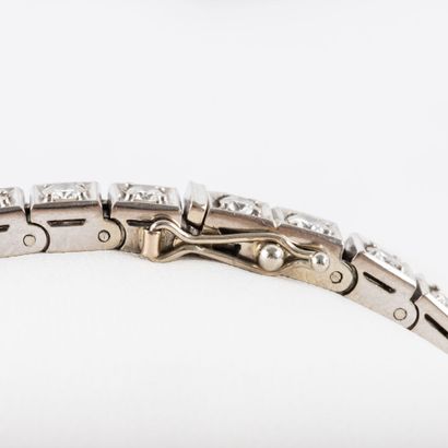 null Articulated line bracelet, brilliant-cut diamonds, approx. 2.50 carat, set in...