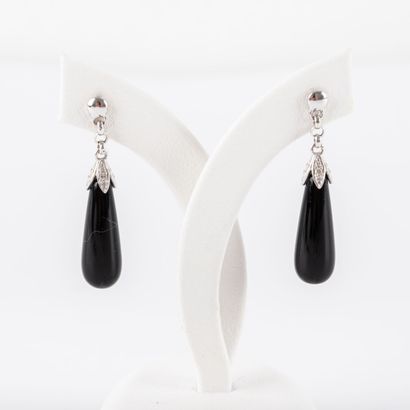 null Pair of drop earrings, onyx and 8/8-cut diamonds, mounted in 18K white gold...