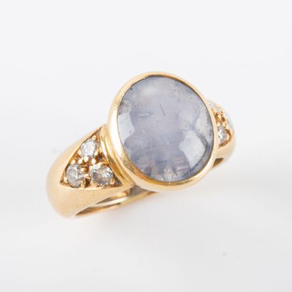 Cabochon asteriated sapphire ring set with...