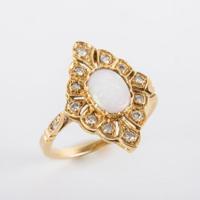 null Opal and white stone navette ring set in 18K gold 
Gross weight: 3.3 g - Finger:...