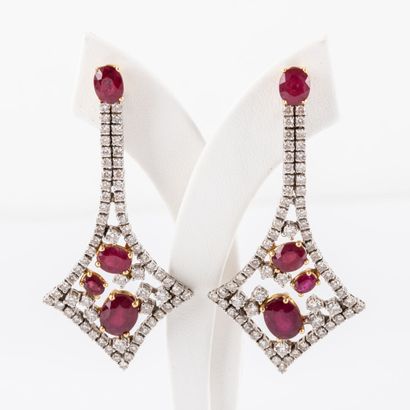 null Important pair of earrings, brilliant-cut diamonds totaling approx. 3.40 carats...