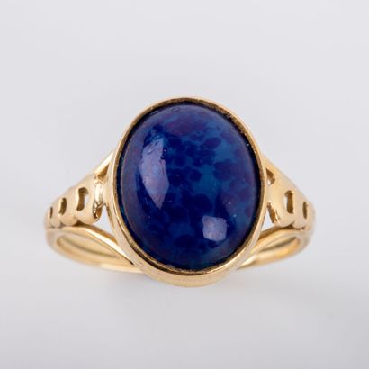null Lapis Lazuli cabochon ring set in 18K gold 
Gross weight: 3.5 g - Finger: 53...