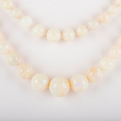 null Necklace with two rows of falling opal balls, size approx. 4.8 mm to 11.5 mm,...