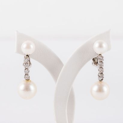 null Paire de pendants d'oreilles, en clips, perles de culture 6 à 8.5 mm env.diamants...