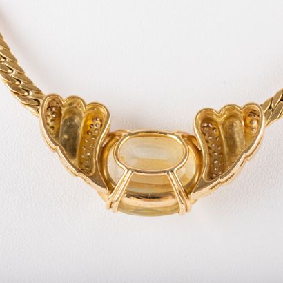 null Snake chain necklace in 18K gold, finished with a large citrine, approx. 25...
