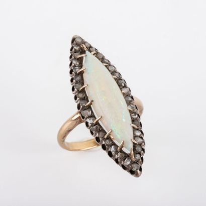 null Marquise ring, opal, surrounded by rose-cut diamonds, set in 18 K gold and silver...