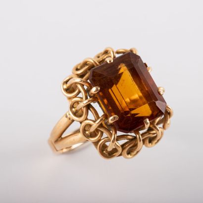 Orange stone ring, 18K gold setting. 
Circa...