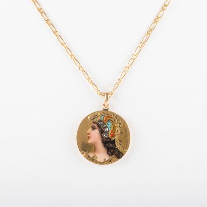 null Necklace pendant "profil de femme" 18K gold, enamel, rose-cut diamonds.
Gross...