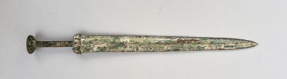Epée chinoise en bronze patinée similaire...