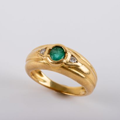 Emerald ring set with brilliant-cut diamonds,...