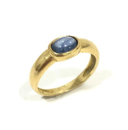 Sapphire cabochon ring set in 18K gold
Gross...