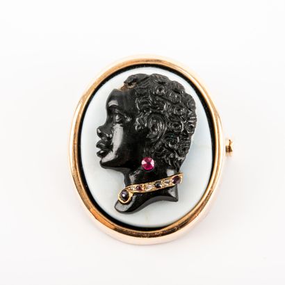Pendant brooch with cameo engraved portrait...