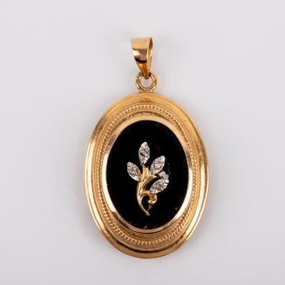 Photo holder pendant, 18K gold and onyx
Gross...