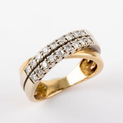 null Bague "croisillon" diamants taille brillant, 0.90 carat env, monture or 18K
Poids...
