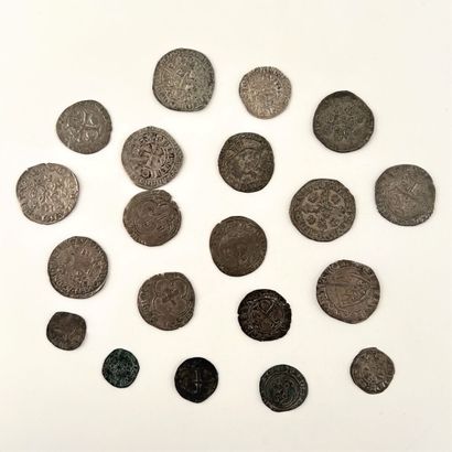 null Monnaies Royales. 
Lot de 20 monnaies de Charles VI à Henri II. 
A examiner...