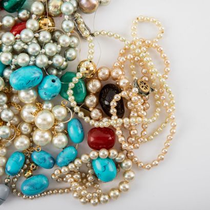 null Lot de colliers et sautoirs en perles baroques, perles de culture et perles...