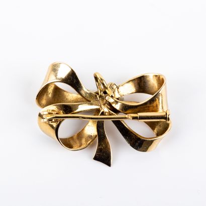 null Broche noeud or 18K
L : 28 mm - Poids : 5,2 g.