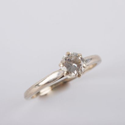 null Bague solitaire diamant taille brillant 0.40 carat env, monture or gris 18K
Poids...