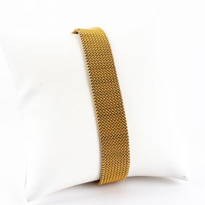 null Ribbon bracelet, 18K gold, plaited mesh
Weight: 27.7 g. - L: 18 cm - safety...
