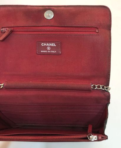 null CHANEL - Flag Bag
Quilted black leather shoulder bag
18.5 cm x 13 cm
Authenticity...