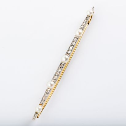 null Cultured pearl barrette brooch, diam: 3.5 to 4.5 mm, rose-cut diamonds, 18K...