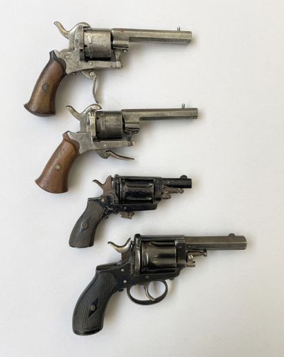 null Set of four defensive revolvers:
- Two Lefaucheux system revolvers in 7mm pinfire...
