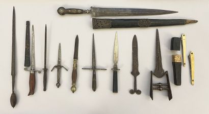 null Lot of 11 edged weapons of various origins and periods, including a Katar from...