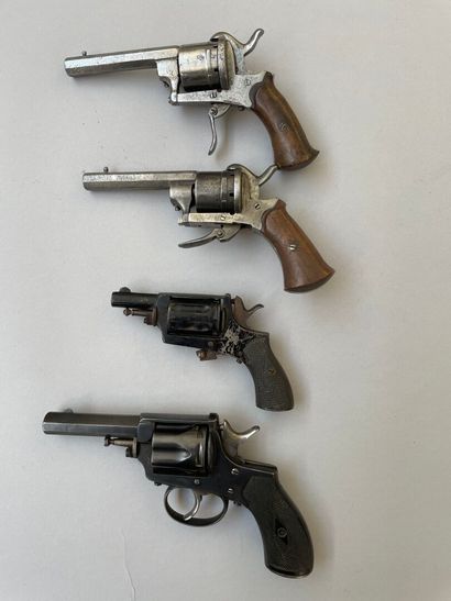 null Set of four defensive revolvers:
- Two Lefaucheux system revolvers in 7mm pinfire...