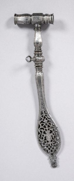 null Rare, beautifully crafted, pierced iron key for a pinwheel harquebus. This quality...