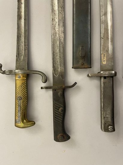 null Lot including: 
- Two German ersatz bayonets, all steel, in non-compliant German...