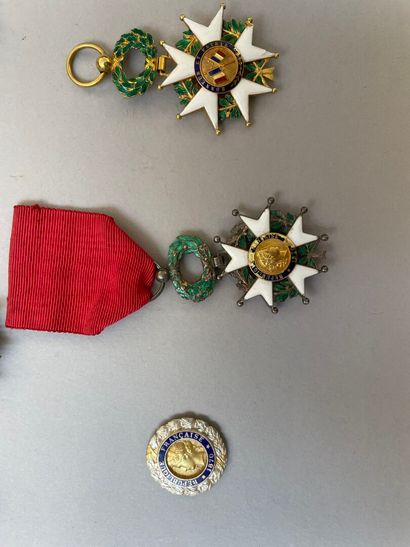 null Lot comprising various French and colonial civil and military decorations: 
-...