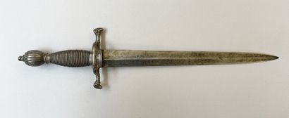 null Strong left hand with ram's head quillons. Viollet-le-Duc period without scabbard....