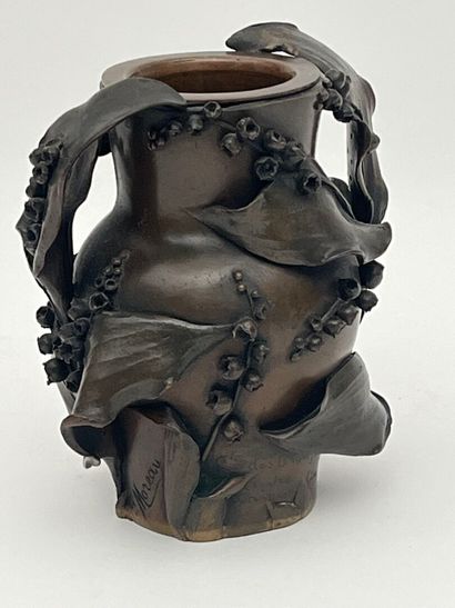 null Hippolyte François MOREAU (1832-1927)
Vase en bronze à décor de branches de...