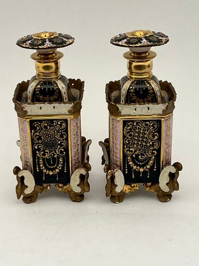 null Jacob PETIT (1797-1868), Paris. 
Pair of polychrome and gilded enameled porcelain...