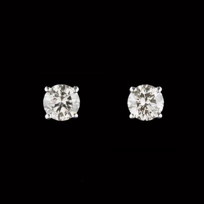 null Paire de clous d'oreilles diamants taille brillant 2 x 0,50 carat environ, monture...