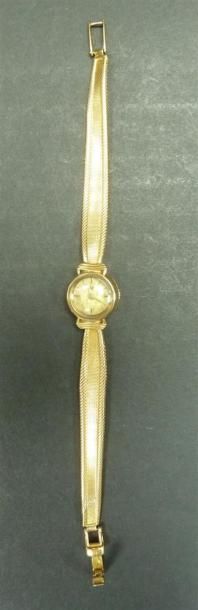 null LIP - montre de dame, boitier et bracelet or, mouvement mécanique. 
Vers 1960
Poids...