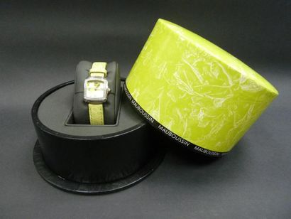 null MAUBOUSSIN DELIT 
Montre bracelet de dame en acier, boitier carré (20 mm), lunette...