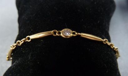 null CARTIER, Paris
Bracelet en or et diamants taille brillant en serti clos 0,60...