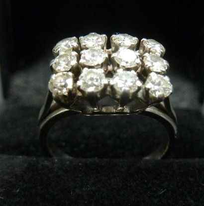 null Bague en or gris serti de diamants taille brillant, 1 carat environ.
Vers 1970
Poids...