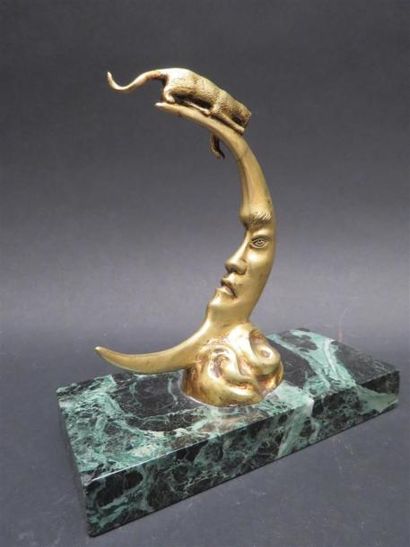 null Et. MERCIER
Chat au clair de lune
Sujet en bronze doré
H : 13 cm
Socle marb...