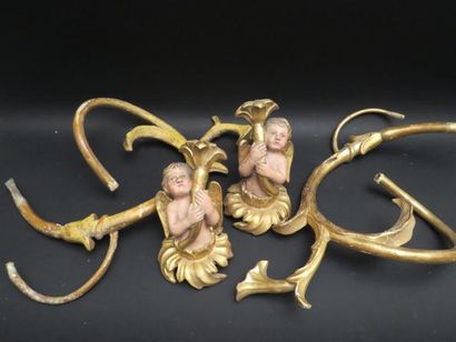 null Eléments en stuc doré et anges.
Italie, fin XVIIIe- début XIXe
60 x 40 cm
(petits...