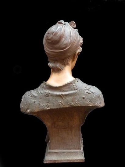 null Edité par Friedrich GOLDSCHEIDER (1845-1897)
Buste de jeune fille
Sujet en terre...