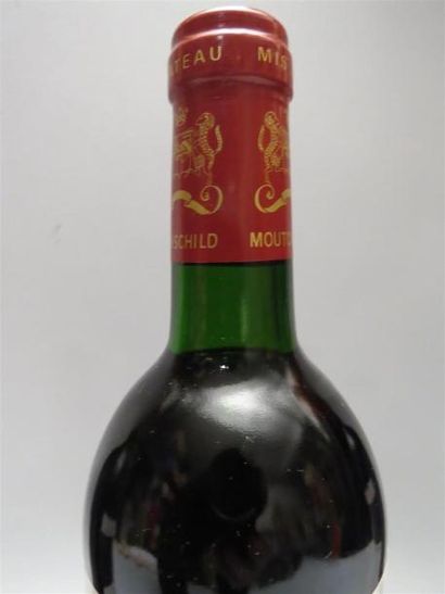 null 12 bouteilles Château Mouton Rothschild 1990 - (11 J - 1 TLB) (CB)