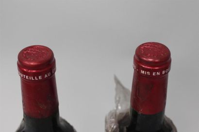 null 2 bouteilles Petrus - 1995 - (Etiquettes fanées, légèrement tachées)