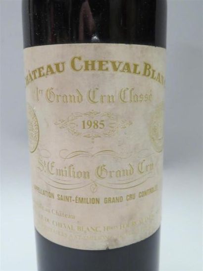 null 1 bouteille Cheval Blanc - Saint Emilion - 1985 (TLB - Etiquette fanée)