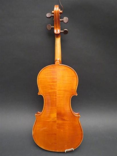 null Violon 4/4. 359 mm. Portant une étiquette "Stradivarius"Mirecourt
(joint de...