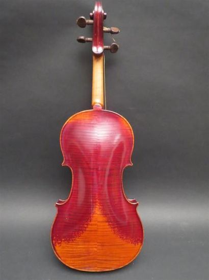 null Violon 4/4 . 360 mm. Portant une étiquette "Bertholini". Mirecourt début XXe
(cassures...